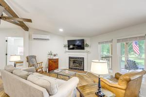 Serene Cabin with Pond and Creek on South Saluda River