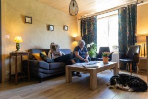 B&B / Chambres d'hotes Chambres d-hotes, table d-hotes des Reinieres proche La Loire a Velo, 3 chambres 7 couchages : photos des chambres