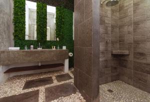 Breathtaking views of the ocean andthe amenities you could possibly need