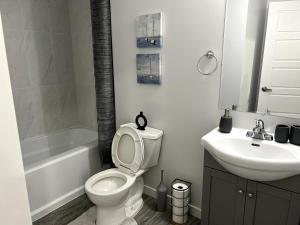 1-BR Suite with Private entrance near Restaurants, Shops, Local Amenities