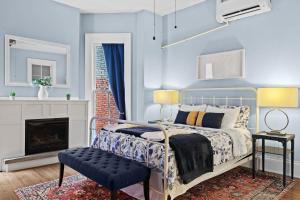 Elegant Manor w Private Yard & Modern Amenities