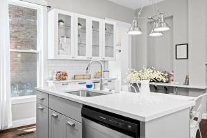 Elegant Manor w Private Yard & Modern Amenities