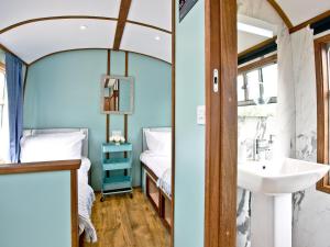 Brunel Boutique Railway Carriage 5