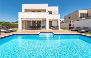 Luxurious Home In Novalja