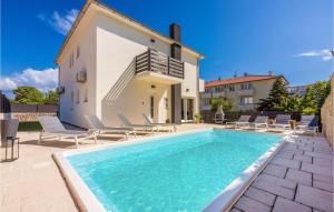 4 Bedroom Amazing Home In Baska 