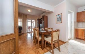 Four-Bedroom Holiday Home Krusevo With Sea View 03