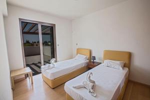 Villa Petreris Dyo - Lovely 3 Bedroom Central Ayia Napa Villa With Pool