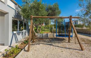 Lovely Apartment In Vir With Wifi