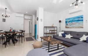 2 Bedroom Stunning Home In Miholascica 