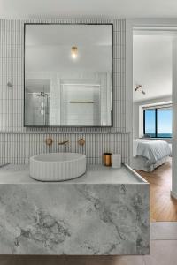 Cottesloe Neue Blue Apartment