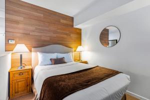 Palisades Tahoe Lodge Rentals Premium Studio #105