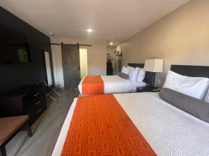 Queen Room with Two Queen Beds - Non-Smoking room in Howard Johnson by Wyndham Flagstaff University West