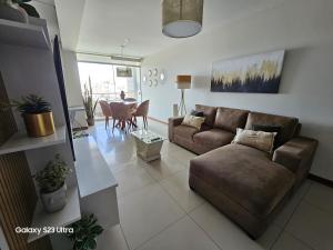 DEPARTAMENTO con BALCÓN DE 3 HABITACIONES CERCA DE TODO