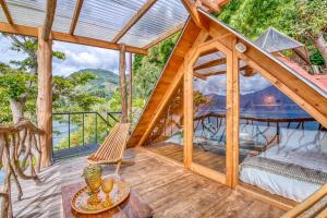 Casa Paloma - Lakefront - Waterfalls - Gardens