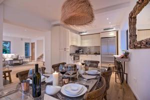 Charming Bohemian Chic Style Villa 4 Bedrooms Villa Punti Waterfront Sea