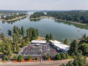 Oyster Bay Inn & Suites - 3hvězdičkové hotely ve městě Bremerton