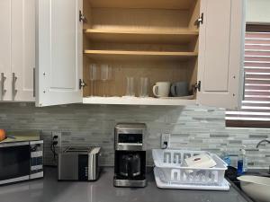 5 Star Cozy modern houseamenities Sleep 6