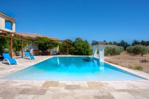 B&B / Chambres d'hotes Domaine Des Lucques B&B with Private Infinity Pool & Grand Olive Grove : photos des chambres