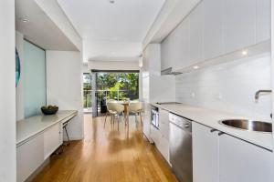 Plunge Retreat - Resort Room at Bells Boulevard