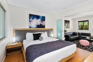 Plunge Retreat - Resort Room at Bells Boulevard