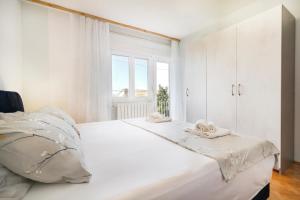 Apartments with parking space Kastel Stari, Kastela - 24752