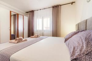 Apartments with parking space Kastel Stari, Kastela - 24752