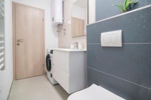 Apartments with parking space Kastel Stari, Kastela - 24752