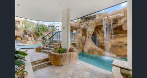 Landmark Resort Gem - Ocean Views, Pools & Prime Location