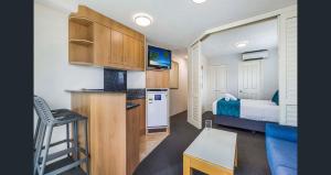 Landmark Resort Gem - Ocean Views, Pools & Prime Location