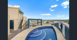 Landmark Resort Gem - Ocean Views, Pools & Prime Location