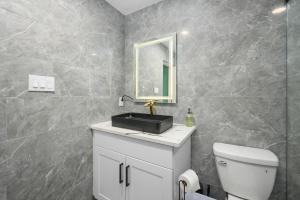 West U Studio, Near Med Center, Stadiums & Zoo