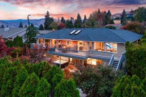 14 Person Adventure Oasis with Hotub - Ubytování bez kategorie ve městě Wenatchee