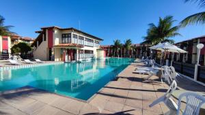 Apto Condomínio com Piscina