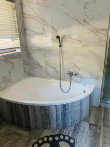 Valley Inn Guest House, Accommodation 17 Elizabeth Ave, Rivonia, Sandton, 2191