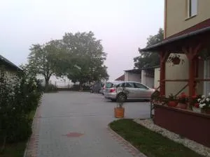 Globus Guesthouse, Vendégház - 瑙吉考尼饶