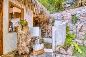 NEW! Jacuzzi, lake-access luxury