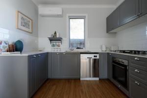 Cosy Self-Contained Unit with QBed, Parking & Wifi