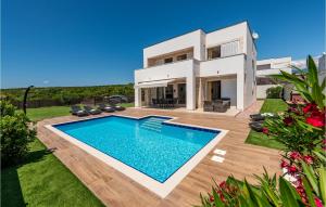 Luxurious Home In Novalja