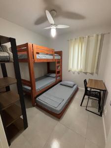 Apartamento em Bertioga - Recém-reformado - Térreo - Garagem - 6 hóspedes
