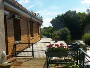 Maisons de vacances Gite spacieux avec jardin, barque, et label tourisme handicap - Marais Audomarois - FR-1-376-72 : photos des chambres