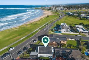 Bulli Escape Bright Beachfront Stay & Scenic Views