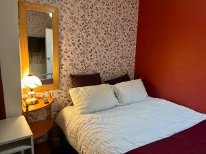 Room at Sandon road