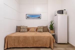 Studio a poucos metros do mar e metrô