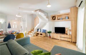 Cozy Home In Klimno With Wifi