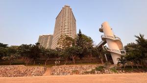 Comfy King Room with Private Beach and Ocean View