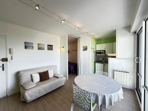 Appartements Studio cosy vue mer, centre-ville Fouras, balcon, 2 pers - FR-1-709-84 : Appartement