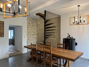 Maisons de vacances Gite de Charme a Souvigny, Jardin Privatif, Animaux Bienvenus - FR-1-489-581 : Maison de Vacances