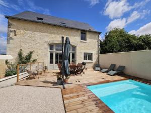 Maisons de vacances Charmant Gite 6 Pers avec Piscine Privee et Jardin, Avon-les-Roches - FR-1-381-629 : photos des chambres