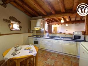 Maisons de vacances Gites de charme en pierre, animaux acceptes, jusqu-a 12 pers - FR-1-496-360 : photos des chambres