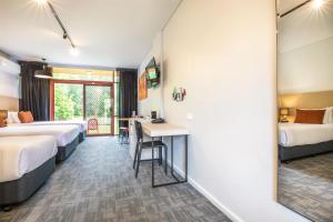 Nightcap at York on Lilydale